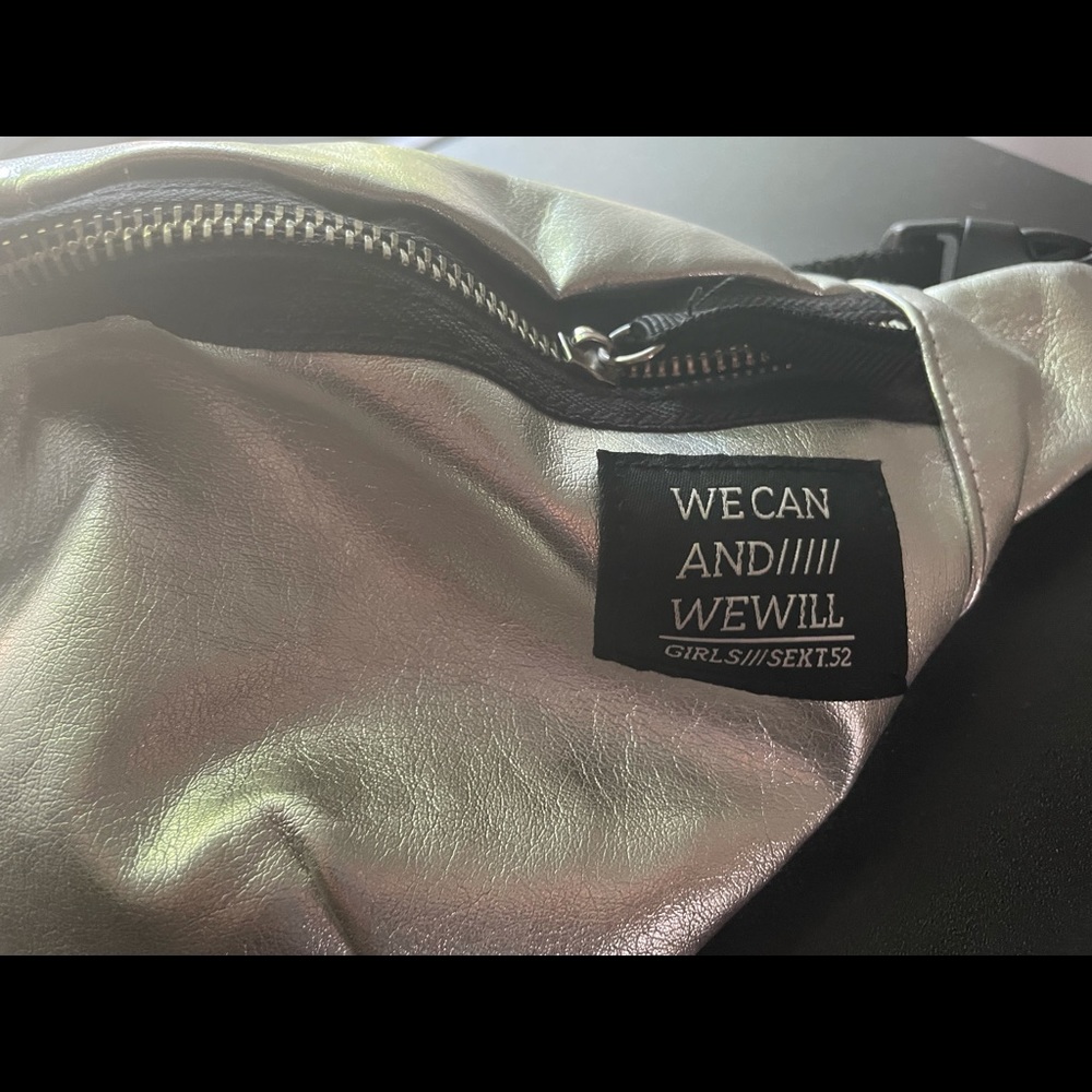 Silver Adjustable Fannypack - Picture 2 of 3